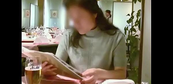  Japanese Amateur What wife is doing under the table
